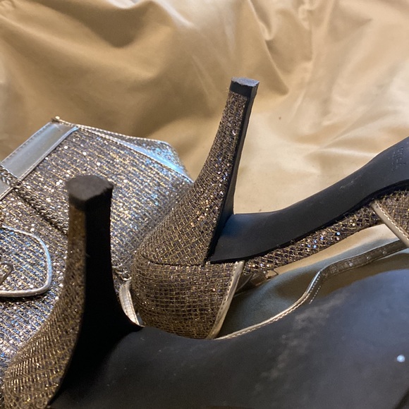 J Renee’ dress shoes 9.5 M and matching evening bag. Worn once. - Picture 11 of 11